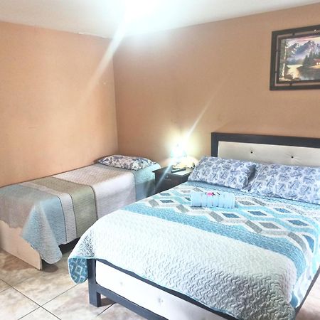 Residencial Moroni - Alojamiento En Cochabamba Bed & Breakfast Екстериор снимка