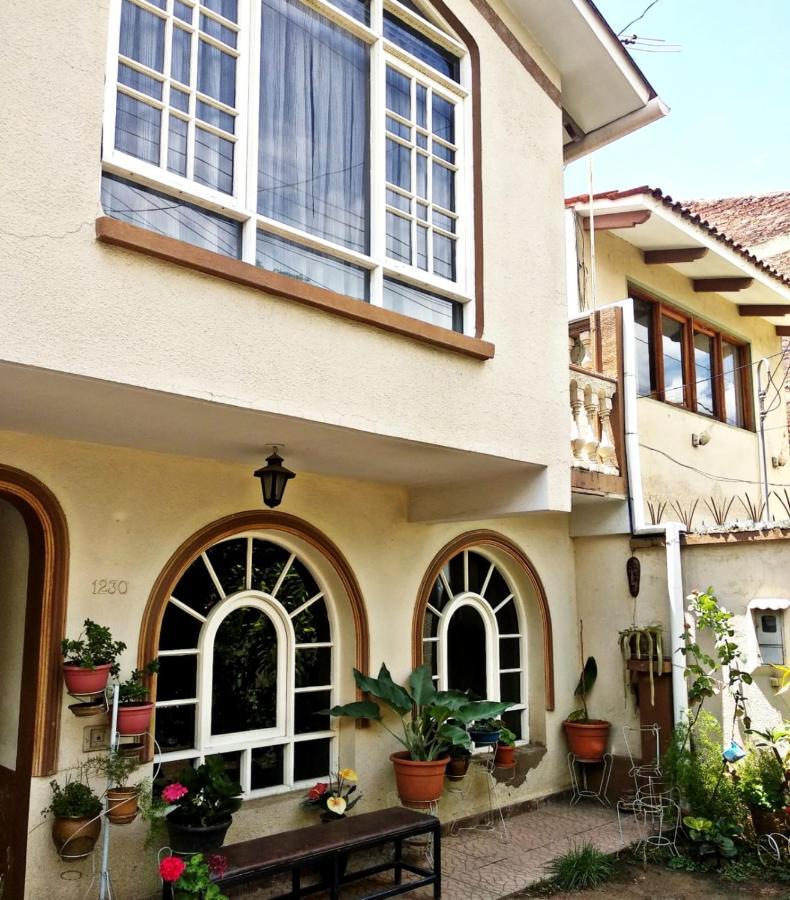 Residencial Moroni - Alojamiento En Cochabamba Bed & Breakfast Екстериор снимка
