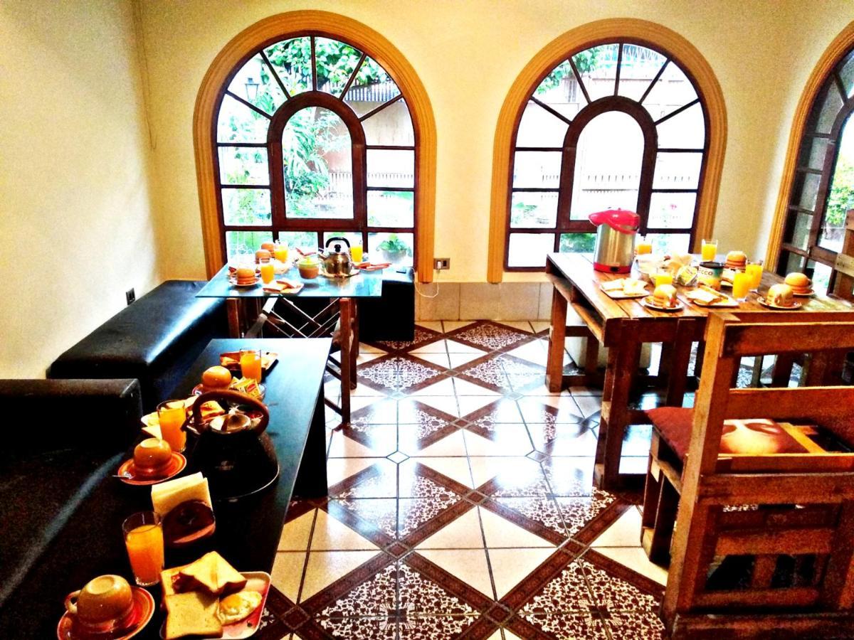 Residencial Moroni - Alojamiento En Cochabamba Bed & Breakfast Екстериор снимка