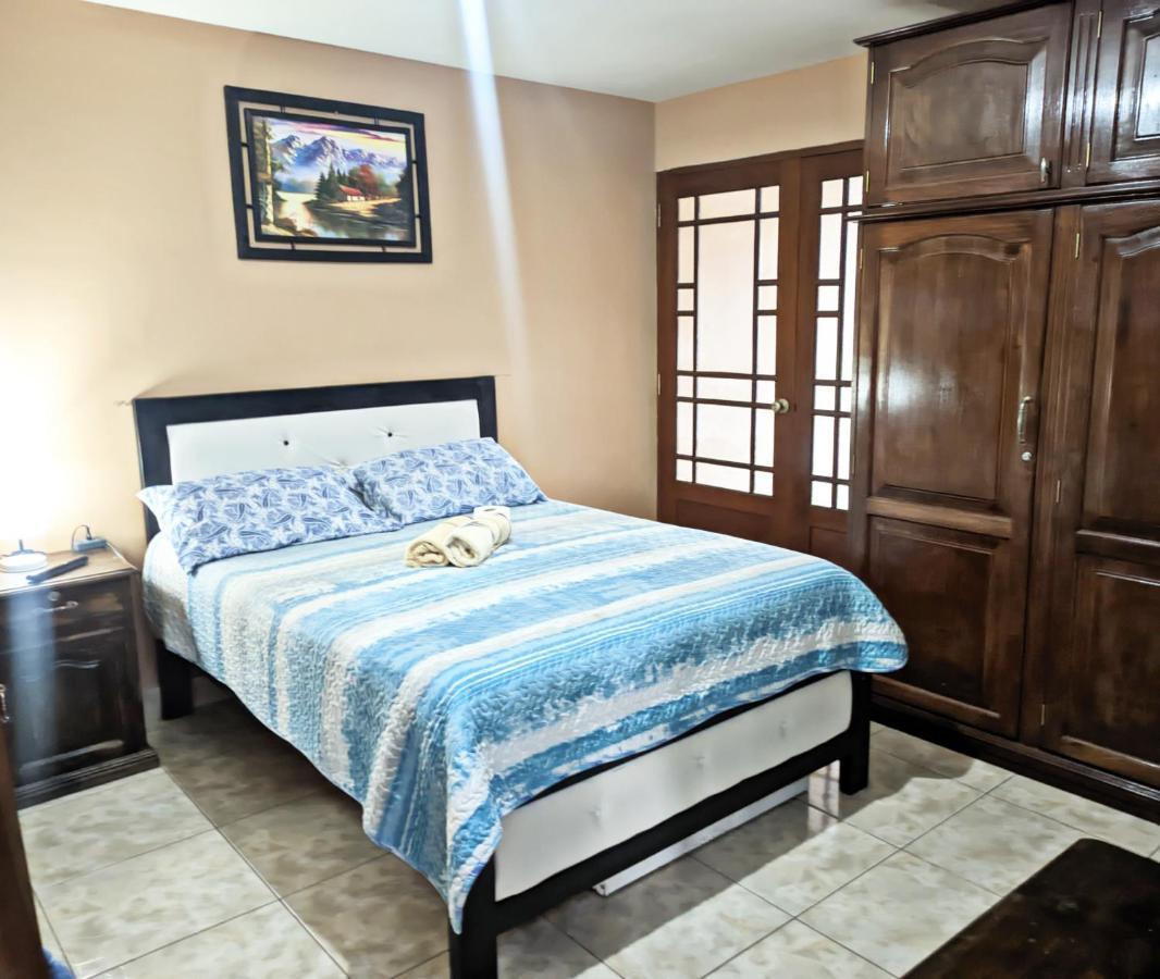 Residencial Moroni - Alojamiento En Cochabamba Bed & Breakfast Екстериор снимка