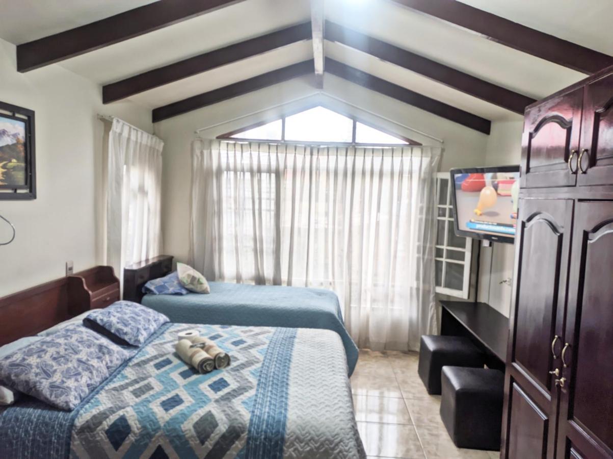 Residencial Moroni - Alojamiento En Cochabamba Bed & Breakfast Екстериор снимка