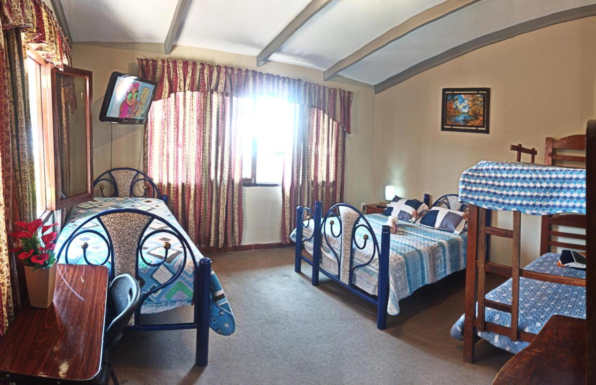 Residencial Moroni - Alojamiento En Cochabamba Bed & Breakfast Екстериор снимка